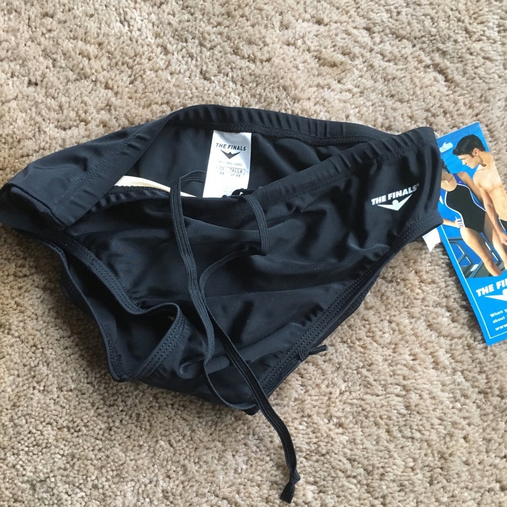 📌New Boys Finals brief suit size 28